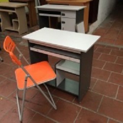 Bàn vi tính BVT10G màu ghi chì + Ghế gấp màu cam
