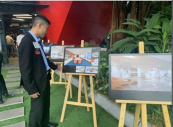 Cho thuê giá vẽ tranh gấp gọn bằng gỗ cao 1m3 màu vàng