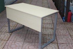 Bàn gỗ chân sắt hậu lửng BCShaulung1050