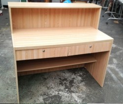 Quầy thanh toán gỗ đơn giản BQ07