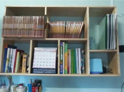 Kệ gỗ để sách treo tường 7 ô rộng 1 mét KTT03