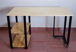 Bàn học có kệ sách chân sắt mặt gỗ cao su BSK39