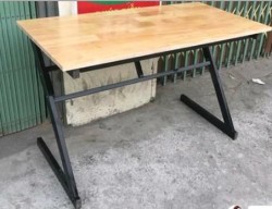Bàn máy tính khung chân sắt  chữ Z dài 1 mét  BCZ04