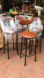 Ghế bar chân sắt mặt đệm GB82D