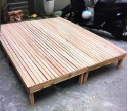 Dát giường hộp nan gỗ có chân gỗ tự nhiên giá rẻ DG04