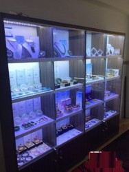 Tủ kính trưng bày trang sức gỗ MDF TKK03