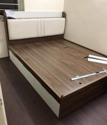 Giường ngủ cao cấp hiện đại bằng gỗ công nghiệp bọc nệm có ngăn kéo để đồ GCN65 