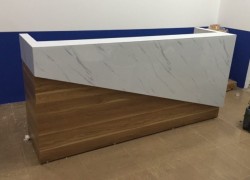 Quầy lễ tân giả vân đá đẹp BQ51