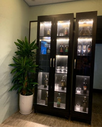 Tủ rượu gỗ cánh kính đa năng hiện đại KR18 (Giá chưa có đèn)