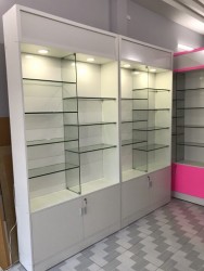 Tủ kính trưng bày tầng kính có đèn led TKK09