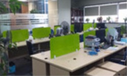 Vách ngăn kính sơn màu 8 ly trên mặt bàn VN21