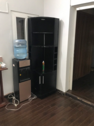 Tủ kệ góc gỗ để rượu trang trí phòng khách loại đẹp KR34