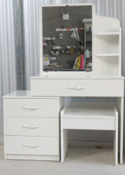 Bàn gỗ có gương cho chị em trang điểm ở nhà BP16